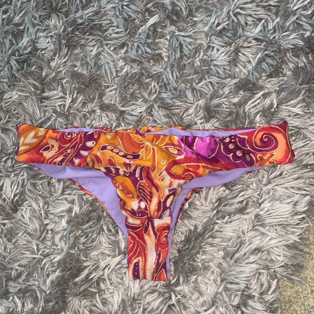Reversible cheeky bottoms